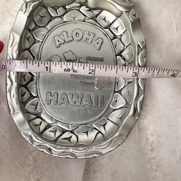 Pineapple Shape Silver Metal Aloha Ashtray w/ State of Hawaii Engraving - Picture 3 of 15